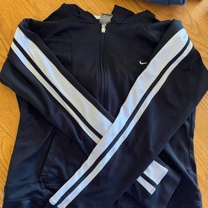 WOMEN’S XXL HOODED NIKE JACKET